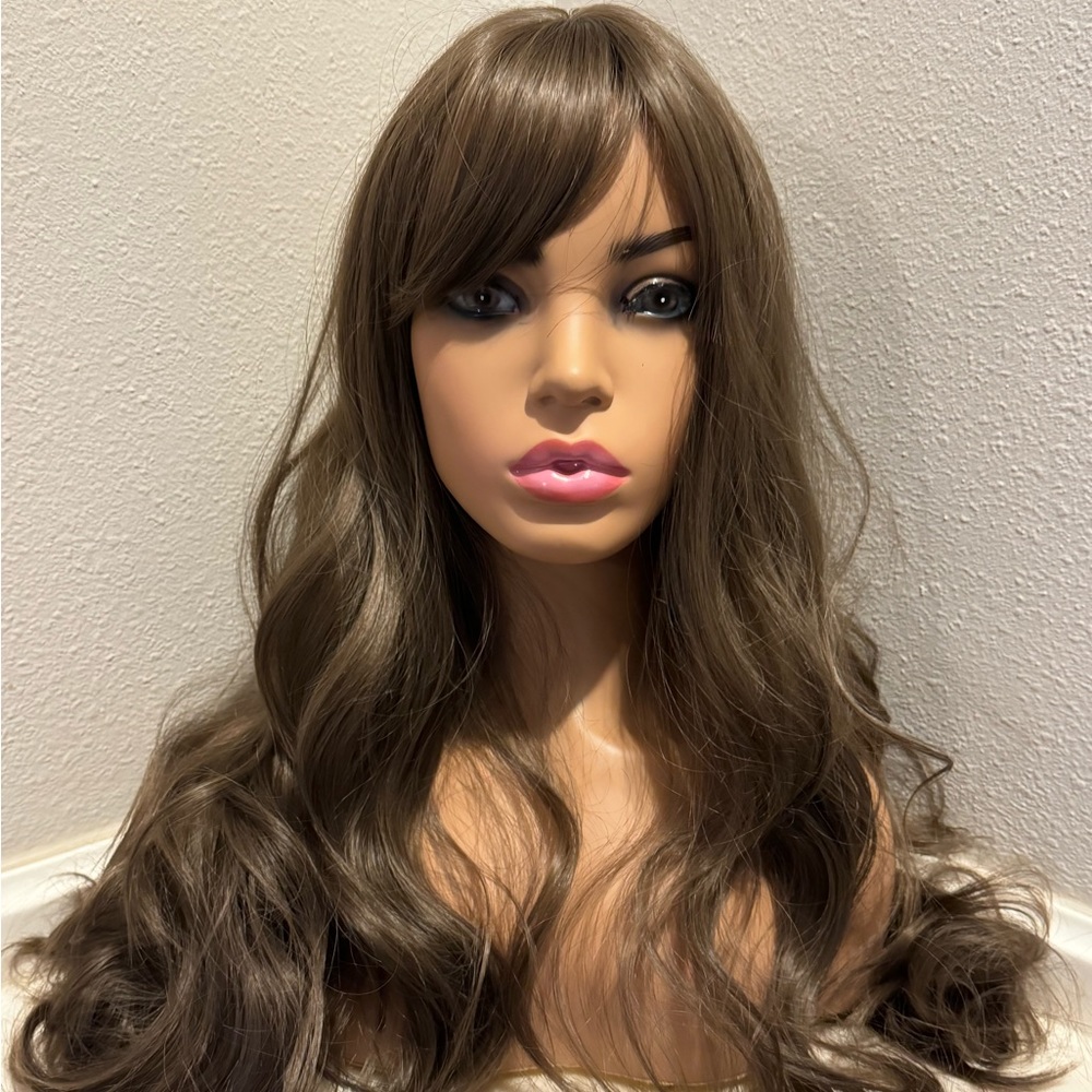 Wavy ash brown wig with bangs